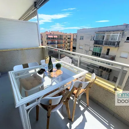 Belle , Con Parking Y A 130 De La Playa.